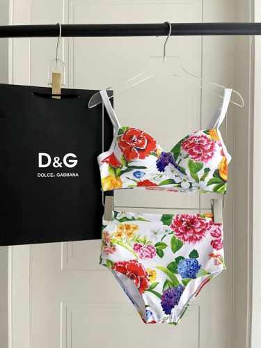 Dg分体适合多种场景的游泳衣♀海边 游泳池 温泉 水上乐园 漂流都可以内搭也完全可以 连体设计遮肉显高挑 腹部有点肉肉也不影响咱美美的 背面设计大露美背 面料：