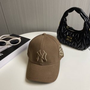 韩国正品Mlb棒球帽Ny最新最火的帽子就在这最新款棒球帽刺绣男女情侣款鸭舌帽最新款 ，正品，正品，绝对的正品牛货！经典La小字母 爆炸款全线出货 非常百搭。正品