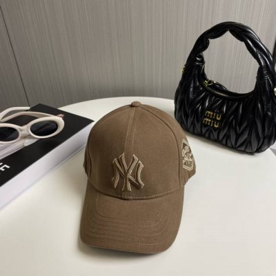 韩国正品Mlb棒球帽Ny最新最火的帽子就在这最新款棒球帽刺绣男女情侣款鸭舌帽最新款 ，正品，正品，绝对的正品牛货！经典La小字母 爆炸款全线出货 非常百搭。正品