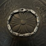 新款 专柜品质 Chrome Hearts克罗心多元素白钻十字架手链 凹凸造型不同的花纹设计风格呈现出与众不同 十字架童军花是克罗心的标志 所以更经久不衰 正品