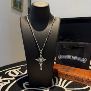 专柜品质 Chrome Hearts克罗心十字架项链 ，凹凸造型不同的花纹设计风格 呈现出与众不同 十字架 童军花是克罗心的志 所以更经久不衰 正品打版Chro