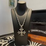 批170 新款【专柜品质】Chrome Hearts克罗心经典复古骷髅头项链 十字架吊坠 凹凸造型不同的花纹设计风格 呈现出与众不同 十字架 童军花是克罗心的志