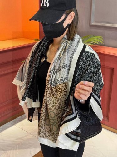 高定版 上新 Loewe罗意威专柜新款，高级又不撞款的好东西！！！ 能力范围能带给大家最好的品质，这个价格P真的亲妈到家！ 吓一跳的好货，Loewe经典Love