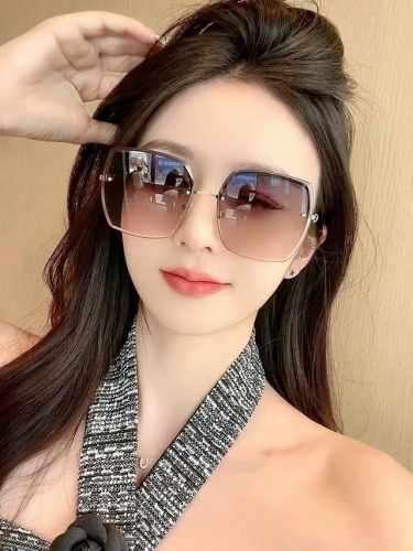 Gucci-古驰意大利进口2025时尚潮流奢华装饰太阳眼镜 尼龙高清太阳镜明星海报款 超高复杂工艺 立体质感十足 认真看细节哈现货型号：75810