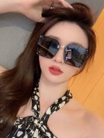 dior-迪奥 2025开春新款 潮流爆款 时尚方框太阳镜 高品质 佩戴舒适 网红潮款墨镜 女士高清太阳镜 高品质Tr镜框 型号：Cd9230