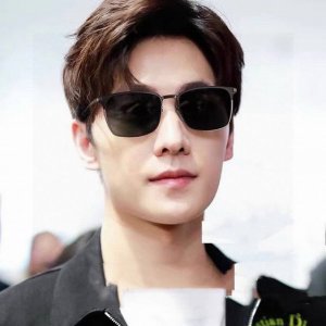 Gucci-2025新款男情女侣款太阳Ip电镀不永褪色 卖点 超轻有超弹性整幅眼镜无丝螺重要的是压不坏 镜片 高清龙尼镜片 型号 G5122