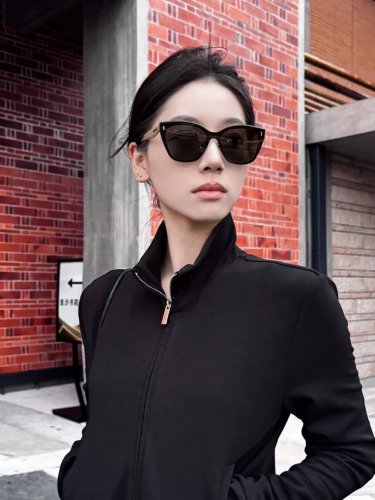 gucci 新款连体尼龙偏光太眼镜，情侣款时尚方框太阳镜佩戴舒适网红潮流款墨镜，大气女人范儿，大脸小脸都好看 ！型号：G3322