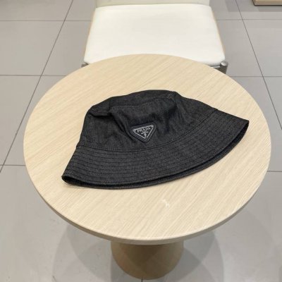 prada 普拉达高品质牛仔布倒三角渔夫帽 洗水牛仔色，秀场同款，面料柔软舒适 百搭休闲款，闭眼入！