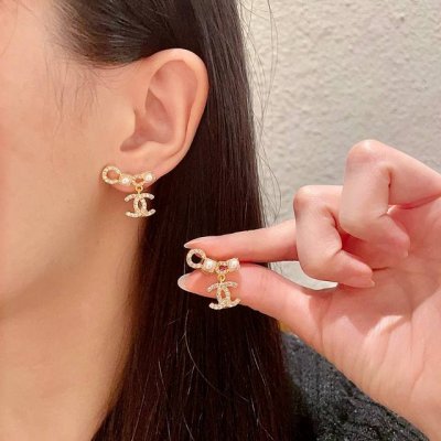 Chanel香奈儿 中古 双C耳钉原版复刻Logo 小香家的款式真心无需多介绍每一款都超好看 精致大方 非常显气质.
