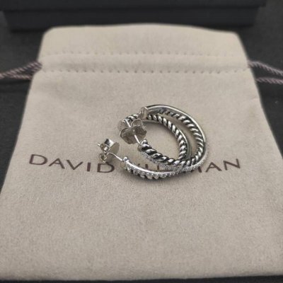 david Yurman 纽线镶钻银色耳环。 内径约2Cm 编号Dyeh-018