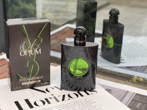 高端品质 圣罗兰绿色鸦片Edp女士浓香水75Ml！ 前调：梨，青柑，无花果叶 中调：橙花，茉莉，无花果 后调：咖啡，广藿香，波旁香草 Black Opium I