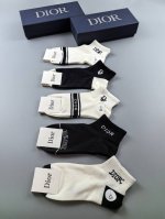 特 Dior 迪奥D家新品女款短款袜子 一盒五双 纯棉材质 上脚柔软舒适 经典的D家字母Logo 炒鸡Nice大牌出街 潮人必备超好搭