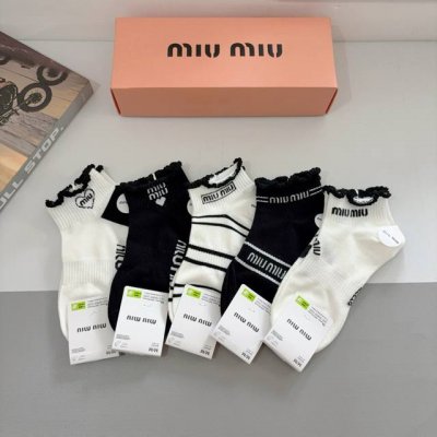 配包装 一盒5双 Miumiu 缪缪 新款网红袜子短筒船袜纯棉材质，轻薄柔软透气，四季通用，欧美大牌街头必备