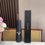 80 Prada 普拉达 素色系列 奢华时尚单品 原单代工级品质 选用铝合金+玻纤 抗风雨性能佳 一键自动收开 简单方便 展现档次与品位 新涂层技术深色伞布 带
