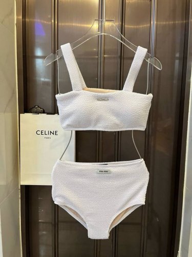 特 p 缪缪Miumiu分体泳衣比基尼适合多种场景的游泳衣 海边 游泳池 温泉 水上乐园 漂流都可以内搭也完全可以 连体设计遮肉显高挑 腹部有点肉肉也不影响咱美