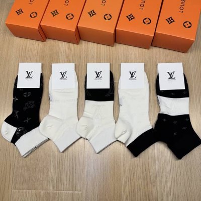 特 Louis Vuitton 驴家新品网红女款袜子 一盒五双 冰丝材质，冰凉透气舒适，超级Nice超火爆小单品，大牌出街，潮人必备超好搭