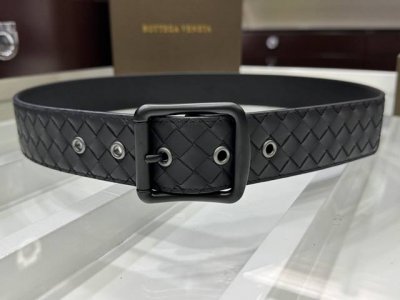 made In Italy 葆蝶家Bottega. Veneta的时装美学是含蓄细致，因为懂得欣赏Bottega. Veneta的人，都具备自信.优雅而忠于自己