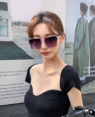 Chanel 香奈儿 2025新款潮流爆款 时尚方框太阳镜 佩戴舒适 网红潮款墨镜 女士高清加厚偏光太阳镜 高品质Tr镜框 型号Ch8851