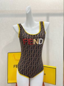 Fendi 芬迪连体泳衣 适合多种场景的游泳衣 海边 游泳池 温泉 水上乐园 漂流都可以内搭也完全可以 连体设计遮肉显高挑 腹部有点肉肉也不影响咱美美的 背面设