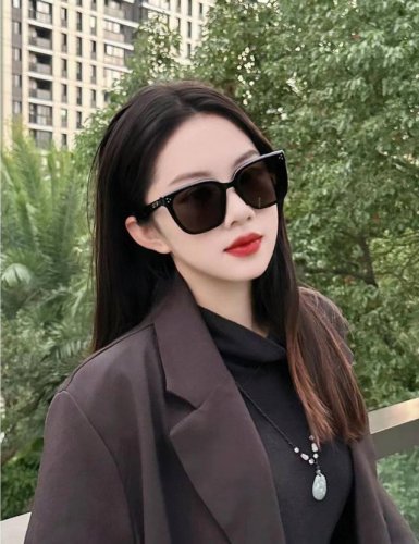 gucci2025开春新款一体镜 小框太阳镜男女同款 爆款大框尼龙太阳镜 超逼格超酷 镜腿品牌设计感强 Nice~~~ 型号G2803
