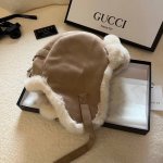 跑量 Gucci爆单款毛毛雷锋帽 这一周突然降温让人对毛毛爱不释手，暖暖的大鸟
