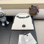 蒙口moncler官方热卖爆款，羊毛针织毛线帽，百分之70羊毛，30兔毛，时尚好品质高端大气，超柔软！超火爆质感很赞，出街超好搭配！时尚潮流！秋冬必备单品，快快