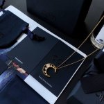 Apm Monaco新品梦幻星月镂空项链锁骨吊坠 轻奢甜美仙女气质项链颈链新款潮时尚月牙 独特风格 精选原版进口材质电镀厚金。