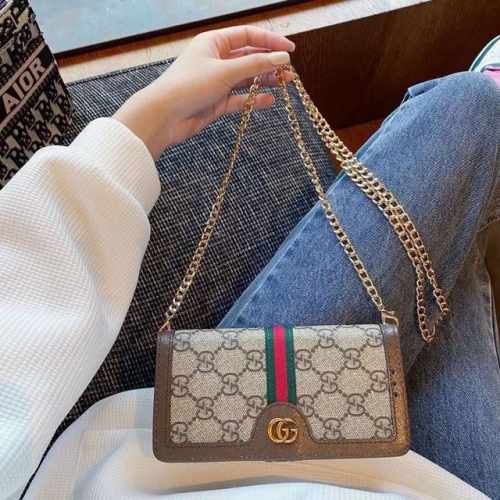 古驰Gucci推拉通用款 斜挎皮套，卡包多个卡位，通用手机套、容纳6.7尺寸至6.7以下所有机型时尚大气两色火爆登场