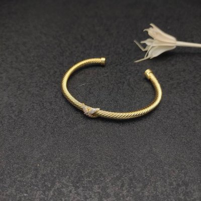上新。David Yurman 4Mm黄金色满钻单X手镯。建议适合佩戴的手围15-20Cm 编号Dysz-175