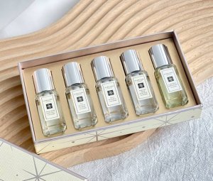 专柜品质 新款Jo Malone 祖玛珑五件套礼盒来啦 五种都是他们家精选出的明星香味 9Ml 包含柑橘香 果香 清新香木质香 可以单喷或混喷调出属于你的香味