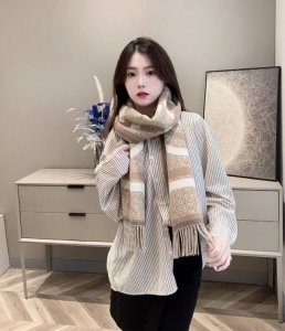 2009年最新款love双面围巾 最美罗意威new In，款号10689479，对版对标 羊毛和羊绒爱心图案提花围巾 柜子上3700， 颜色: 奶茶驼 羊毛和羊