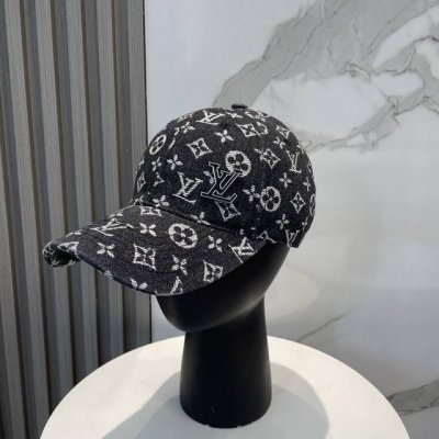 lv路易威登新款牛仔棒球帽 洗水牛仔风街头风十足 更符合现在时尚小哥哥小姐姐的Style，机场街拍超飒！