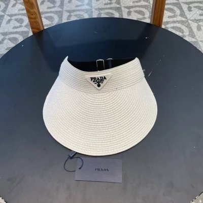 prada 普拉达新款 大帽沿空顶帽， 一整个高级住了 今年夏季的爆款面料，轻盈舒适 高品质
