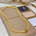 宝格丽项链V金材质。Bvlgari宝格丽 Divas‘ Dream 系列 品相完美，细节无敌，那种独特的色泽完全无可挑剔，再缀以经典指环外形设计，简约之余却又优