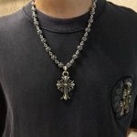 新款 专柜品质 Chrome Hearts克罗心粗十字花球项链 十字架吊坠 凹凸造型不同的花纹设计风格 呈现出与众不同 十字架 童军花是克罗心的志 所以更经久不