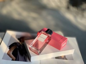 高端品质 新款杜嘉班纳塔罗牌皇后香水100Ml，粉色Dg杜嘉班纳塔罗牌女士性，花果香调，香味很有层次感，用腻了烂大街的街香的美眉严重推荐使用。 Dg杜加班呐拿杜