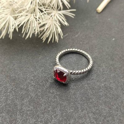 david Yurman 四爪四方钻戒指，红钻款 尺寸：美号，6-7-8-9，四个号 编号Dyjz-072