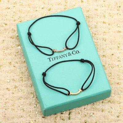 210549 我们出品 可订做18K真金真钻版，只做对版真金货，价询客Fu Tiffany T Smile 系列彰显快乐寓意和真挚情感。单独佩戴或叠搭其他蒂芙尼