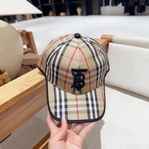 Burberry 春夏新款拼色棒球帽24春夏的时尚尖货！Tb个性标志Logo刺绣！男女佩戴都时尚感起强！酷酷的感觉！
