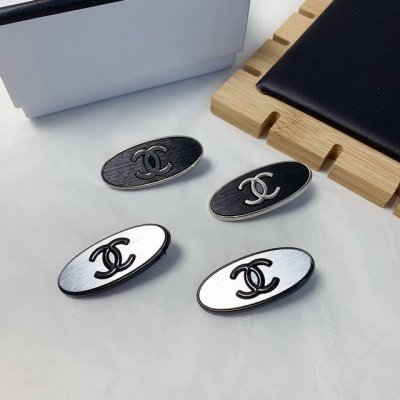Chanel小香 Chanel发夹 磨砂金属Logo边夹刘海夹压夹日常精致小单品 气质百搭小仙女必入单品 宝藏款 闭眼入推荐款 一对