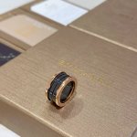 宝格丽项链V金材质 Bvlgari宝格丽 Divas Dream 系列 品相完美 细节无敌 那种独特的色泽完全无可挑剔 再缀以经典指环外形设计 简约之余却又优雅