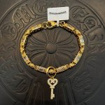 批 新款 专柜品质 Chrome Hearts克罗心黄金色镶钻十字架手链 凹凸造型不同的花纹设计风格 呈现出与众不同 十字架 童军花是克罗心的志 所以更经久不衰