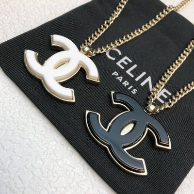 香奈儿最新项链 代购级别 双C项链终于出货了女神最爱奢侈大气优雅个性美丽超火爆 欲罢不能 ！！只能说先下手先得 时尚款怎么戴怎么美全网爆款 爆款与专柜同步项链