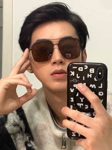 lv 男款炫彩飞行员偏光太阳镜 材质：高清尼龙加厚卡槽高清偏光镜片 无边框镜架颜型号：L38903