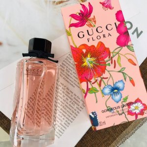 高端品质 越南香水 Gucci 古驰花之舞系列 绚丽栀子花淡香水100Ml 香调：花香调，前味：红莓，梨子，中味：白栀子花，素馨花，后味：广藿香，黑糖。瓶子粉粉
