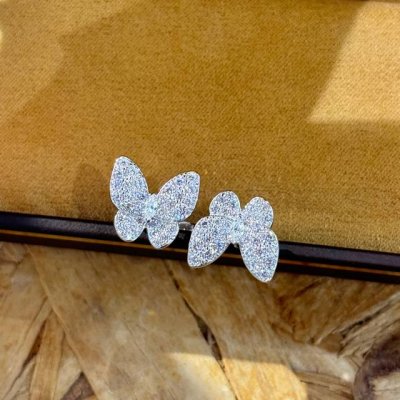 a4740 梵家 新款 满钻 双蝴蝶 戒指只要目睹过蝴蝶系列的美女们都会沦陷 因为她美得不可方物这只蝴蝶飞到你心里了吗 翩翩起舞 蝴蝶款开口调节戒指 S925纯