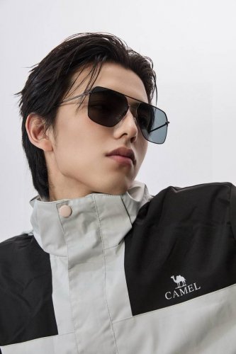 Gucci 男款炫彩飞行员偏光太阳镜 材质 高清尼龙加厚卡槽高清偏光镜片 无边框镜架颜型号 G91808