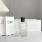 原单品质 香奈儿 巴黎-爱丁堡 可曾听闻青草药膏？ ★★★ 香奈儿香水这块的水平，实在是不好说，Olivier Polge是把神经刀 ◇ 香调：木质馥奇香调 前