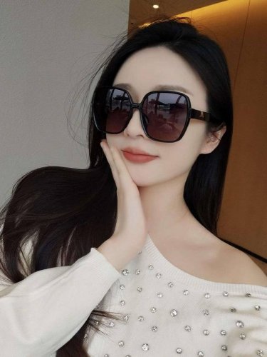 香奈儿 2025开春新款 潮流爆款 时尚方框偏光太阳镜 高品质 佩戴舒适 网红潮款墨镜 型号：Ch5108
