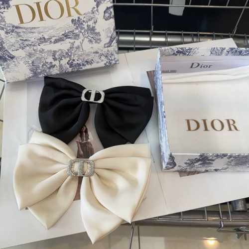 配包装盒 Dior 迪奥 D家新款弹簧发夹，超级好看，名媛范儿十足，时尚潮品！小仙女必备
